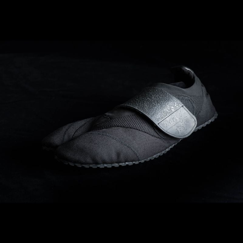 自身の体の機能を活性化する足袋型ランニングシューズ