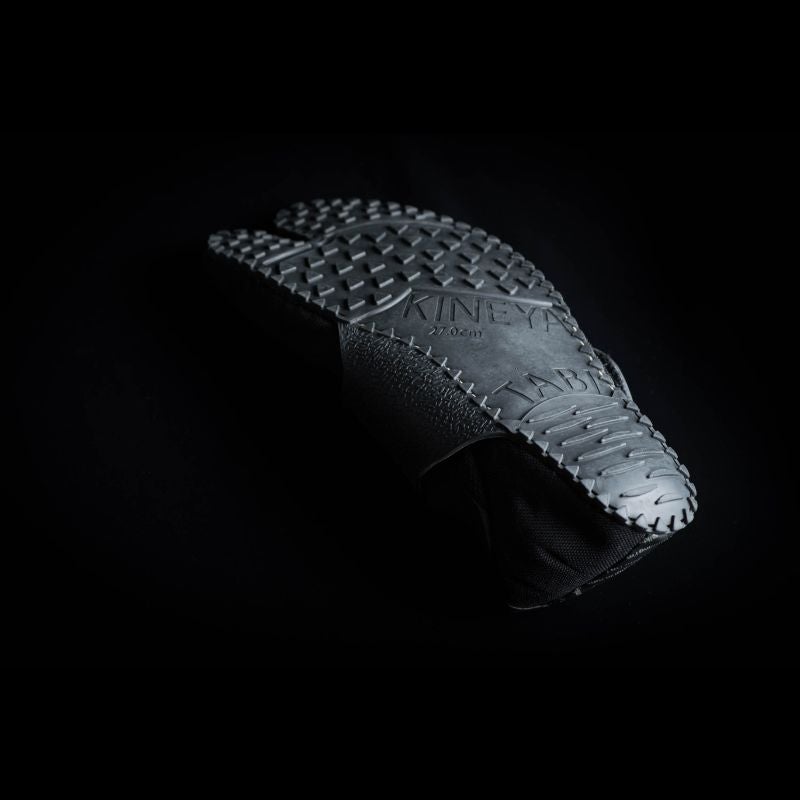 自身の体の機能を活性化する足袋型ランニングシューズ